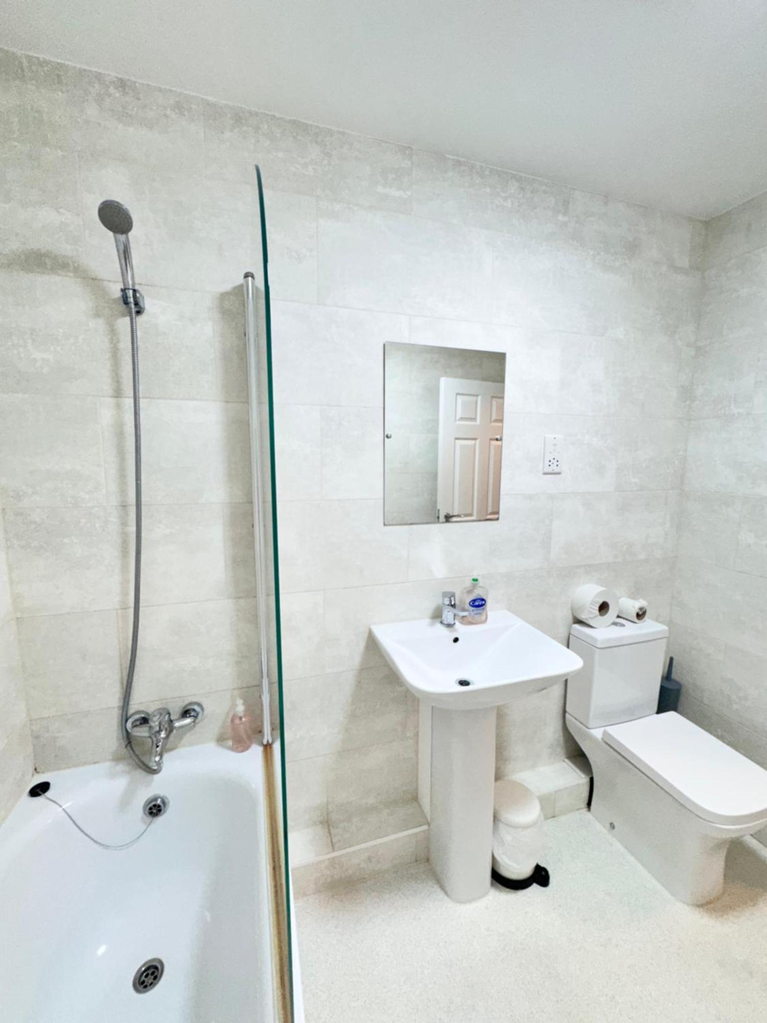 Relaxing Airport Rooms Stanwell Exteriér fotografie